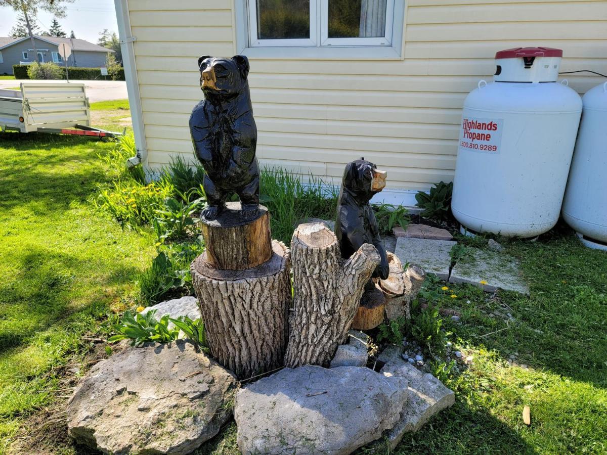 Fun Place With A Sandy Beach For Swimming, Boating, And Fishing, Featuring 3 Available Cabins Fenelon Falls Экстерьер фото