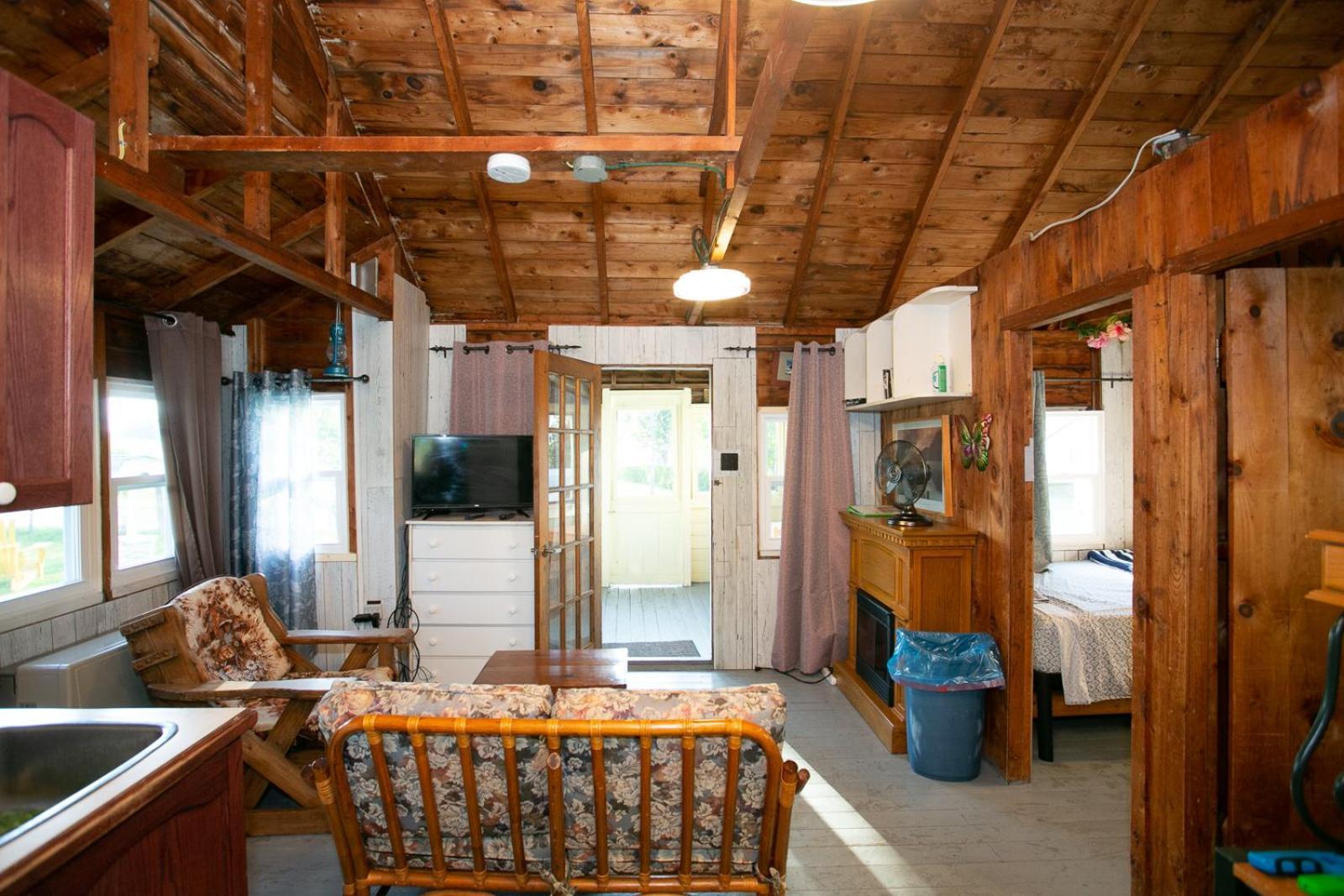 Fun Place With A Sandy Beach For Swimming, Boating, And Fishing, Featuring 3 Available Cabins Fenelon Falls Экстерьер фото