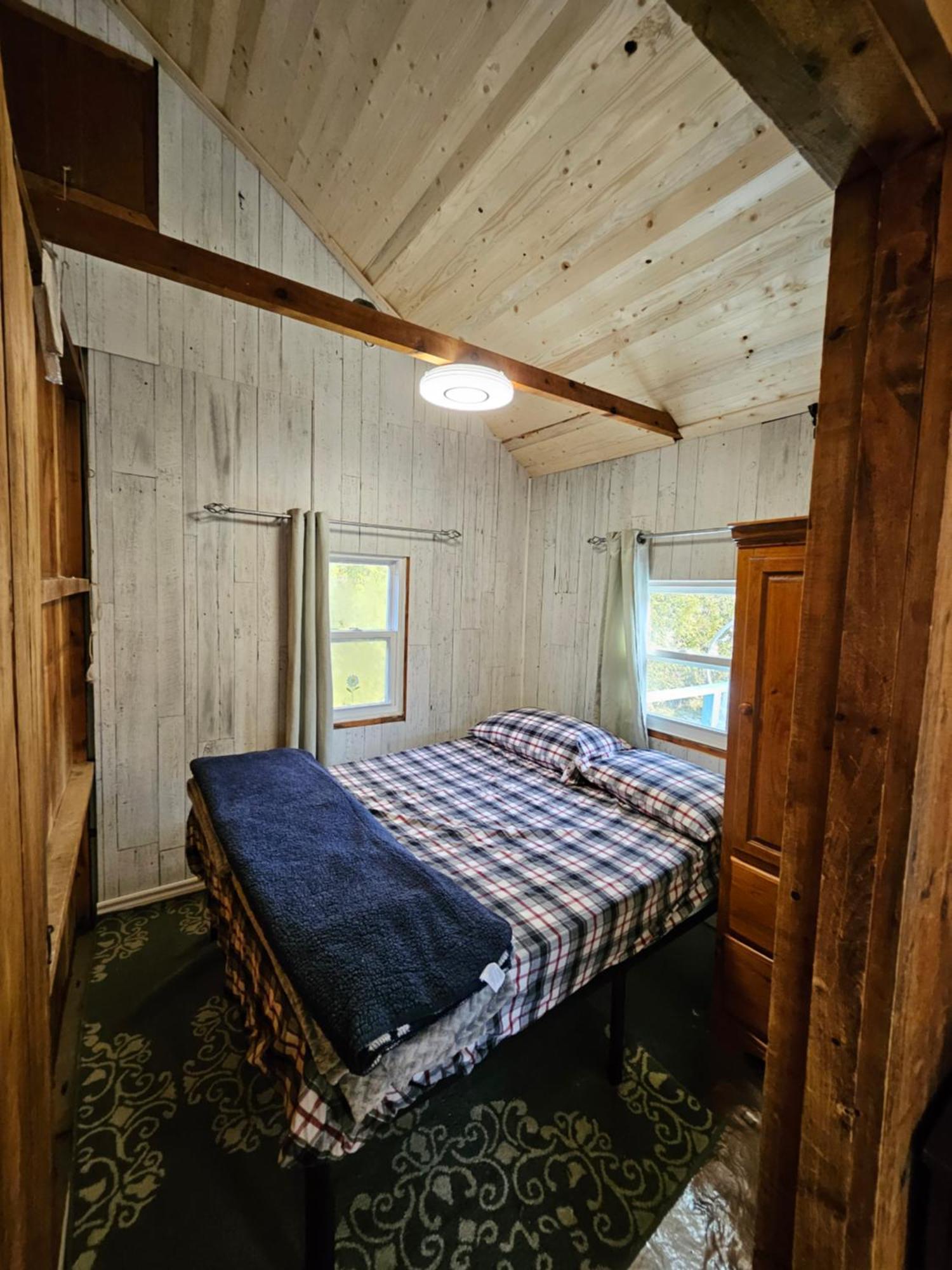 Fun Place With A Sandy Beach For Swimming, Boating, And Fishing, Featuring 3 Available Cabins Fenelon Falls Экстерьер фото
